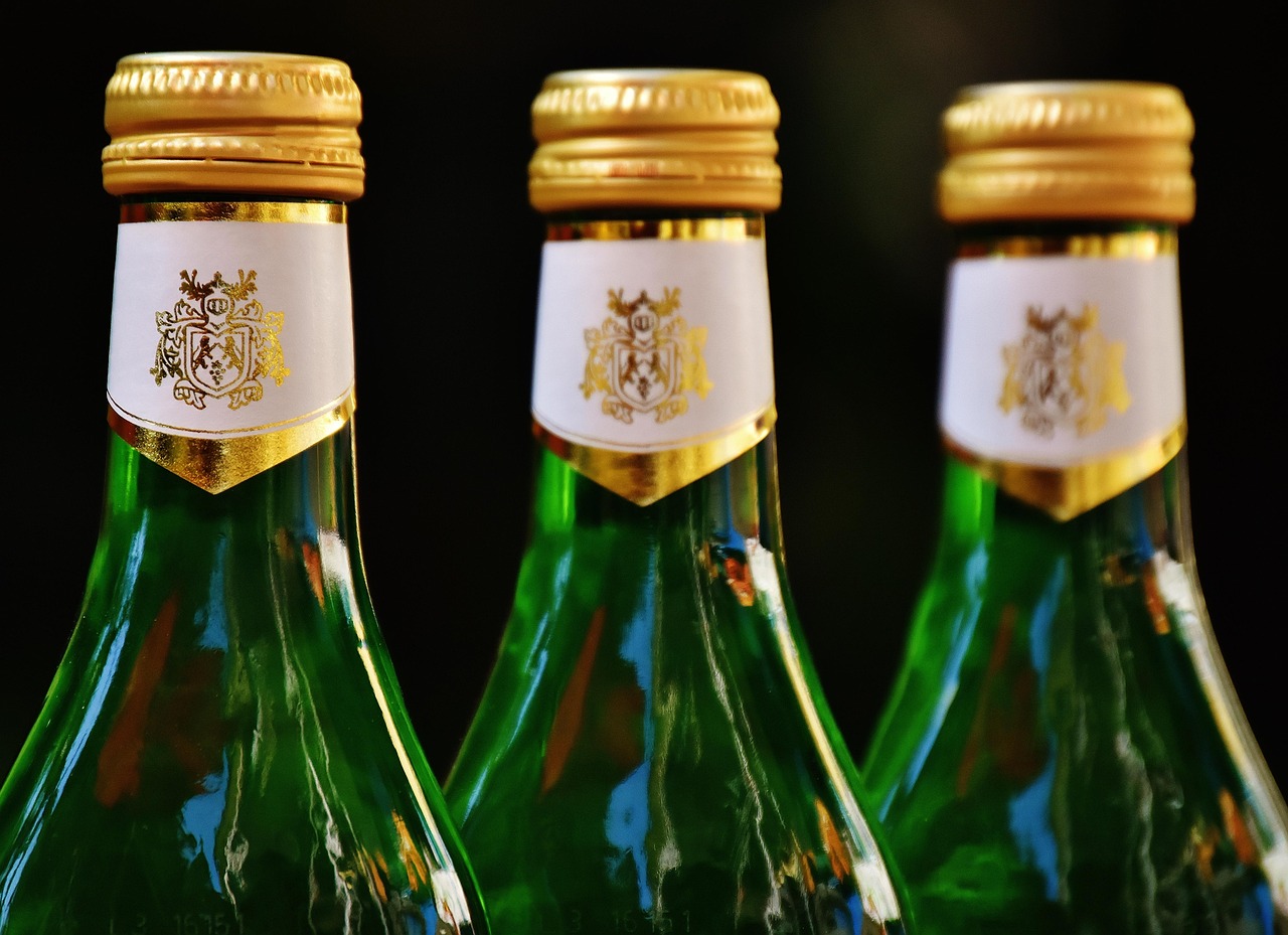 Ce material este potrivit pentru etichete de vin rezistente si frumoase?